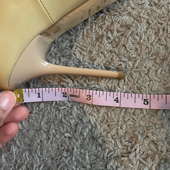 Jimmy Choo Pointed Toe Nude Patent Pumps Size 38 1/2 - Picture 4 of 10